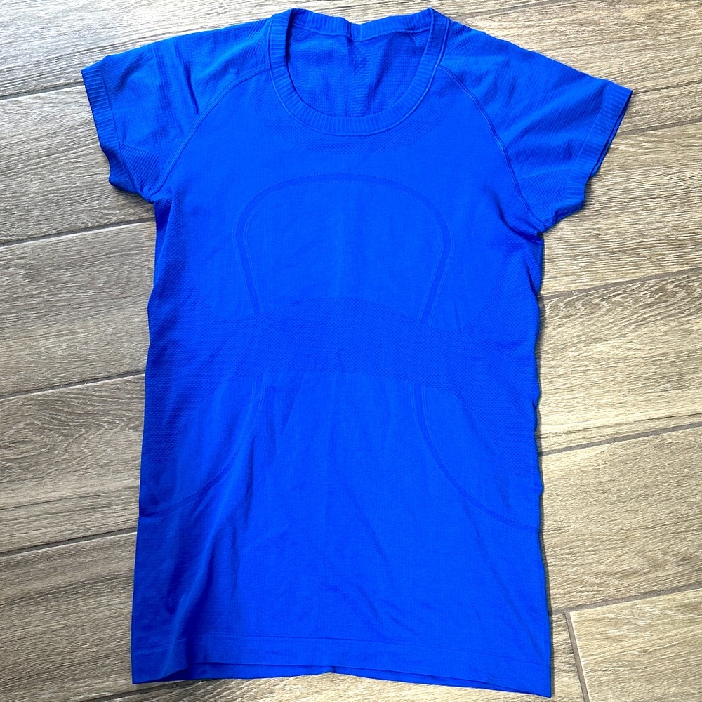 Lululemon short sleeve, hip length swiftly tee size 8. EUC